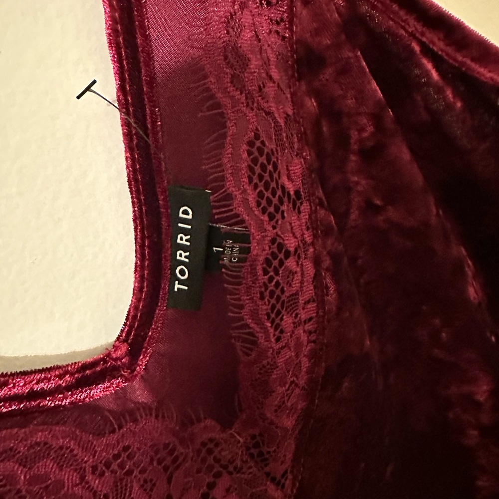 torrid Crushed Velvet Lace-Trim Tank Top in Burgundy - Picture 5 of 5
